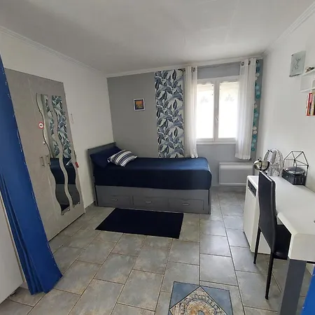 Climatise 2 Pieces, Piscine, Parking Prive, A 500m De La - Fr-1-776-2 *